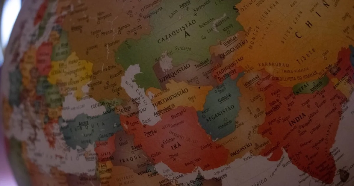 European Nearshore vs. Asian Offshore: Why Time Zones Matter More Than Rates