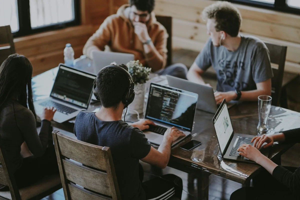 Retaining Senior Engineers in 2025: The CTO Playbook for a 32% Turnover Market